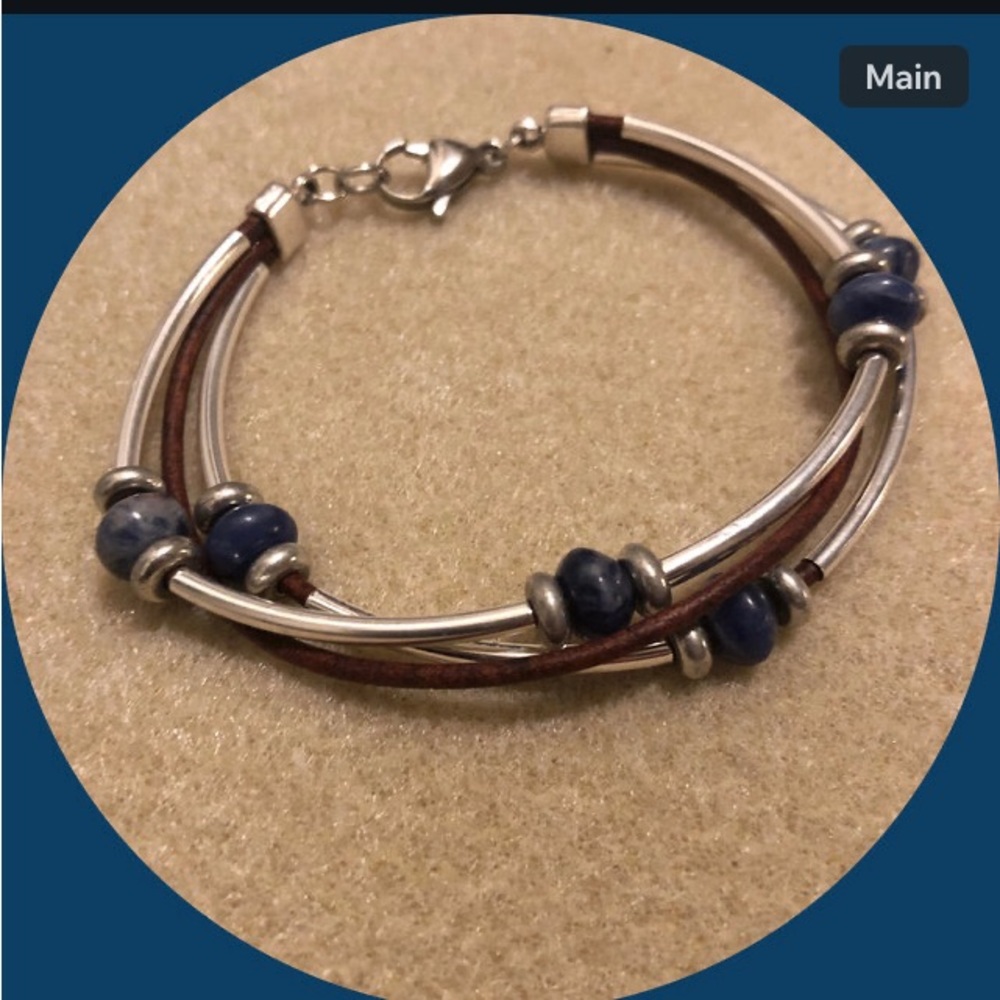 HANDMADE TRIPLE LEATHER STRAND BRACELET WITH SODALITE AND SILVER BEADS.
